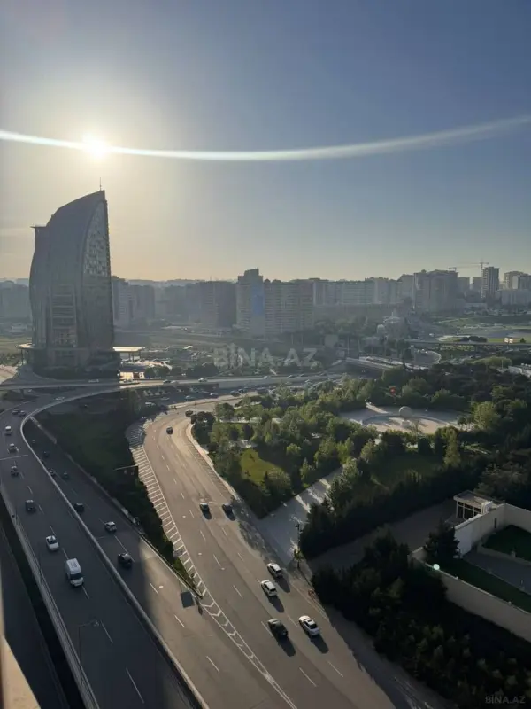 Satılır 4 otaqlı mənzil 186 m²