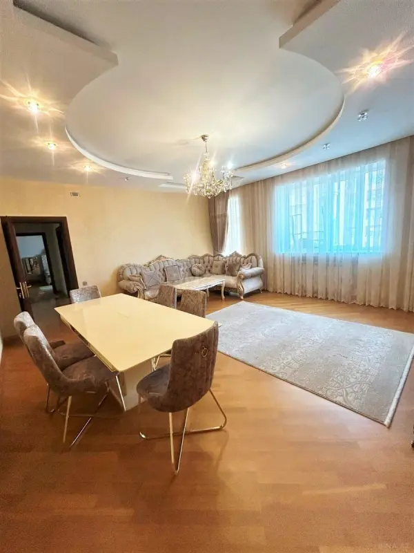 Kirayə verilir 3 otaqlı mənzil 140 m²