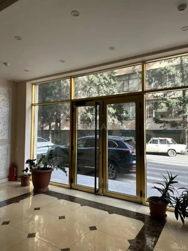 Satılır 4 otaqlı mənzil 232 m²