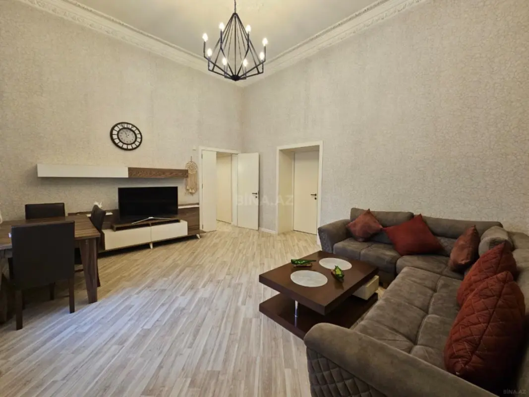 Kirayə verilir 2 otaqlı mənzil 102 m²
