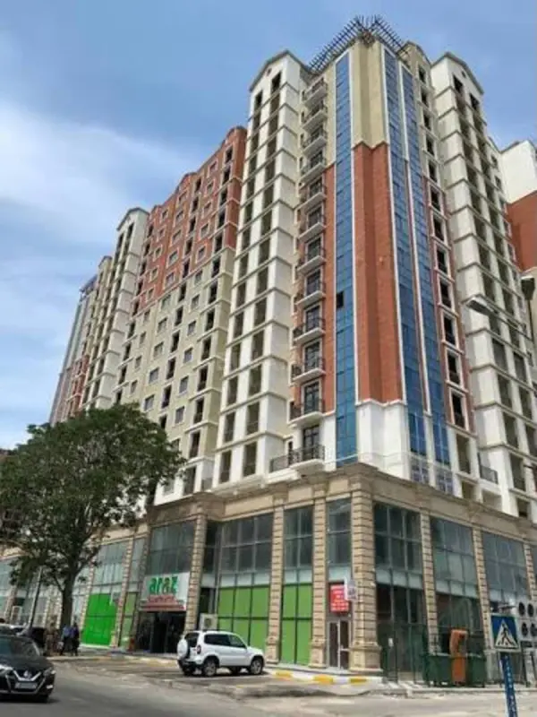 Satılır 4 otaqlı mənzil 216.4 m²