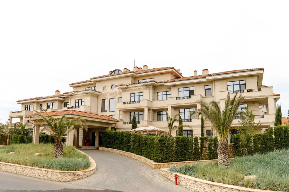 Satılır 2 otaqlı mənzil 103 m²