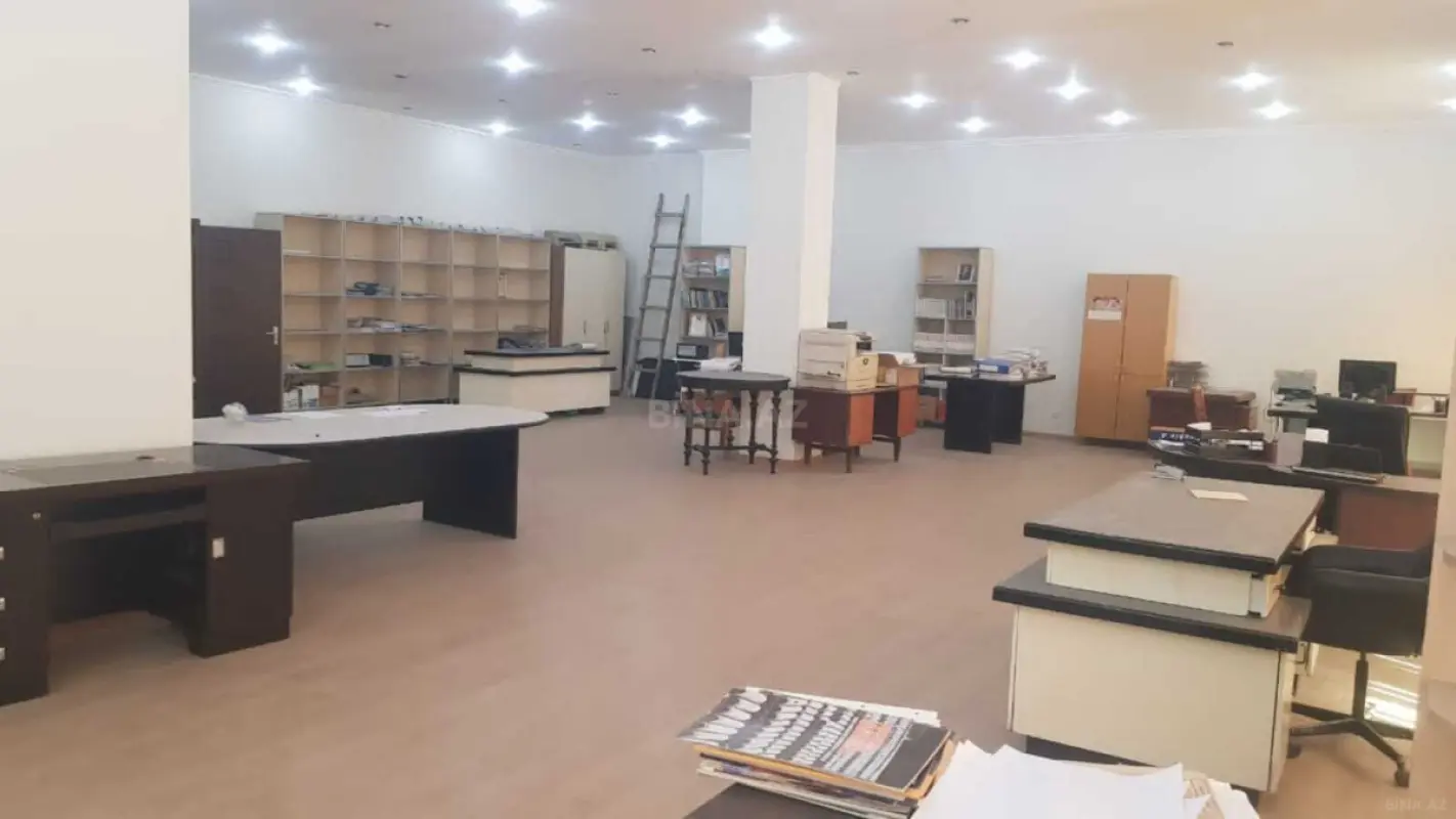 Kirayə verilir 2 otaqlı ofis 240 m²