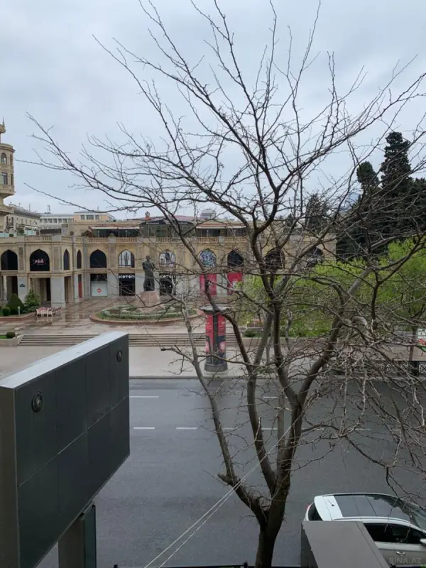 Satılır 4 otaqlı mənzil 120 m²