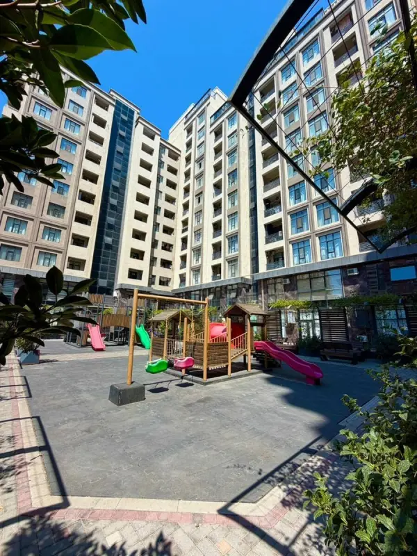 Satılır 2 otaqlı mənzil 83 m²
