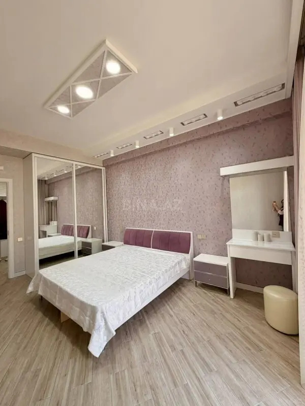 Kirayə verilir 2 otaqlı mənzil 100 m²