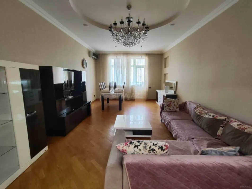 Kirayə verilir 3 otaqlı mənzil 130 m²