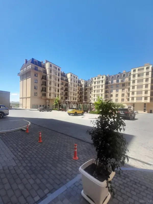 Kirayə verilir 4 otaqlı mənzil 180 m²