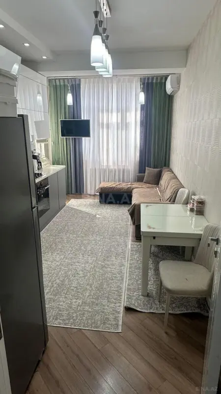 Kirayə verilir 2 otaqlı mənzil 90 m²