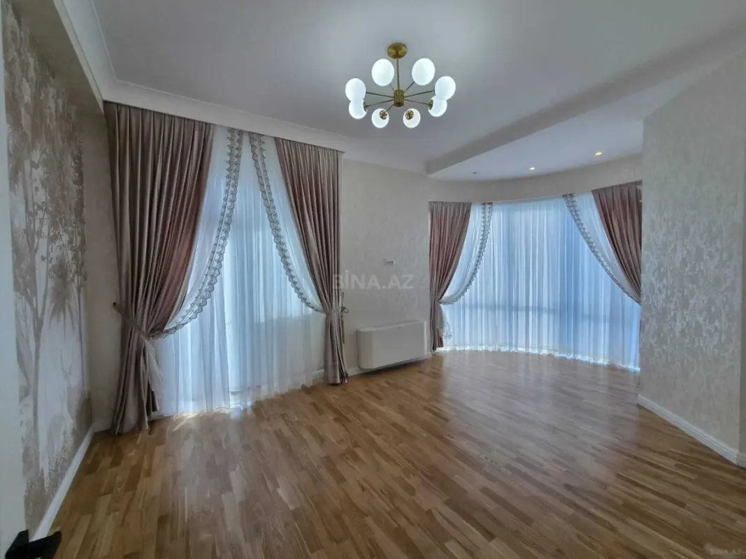Satılır 3 otaqlı mənzil 153 m²