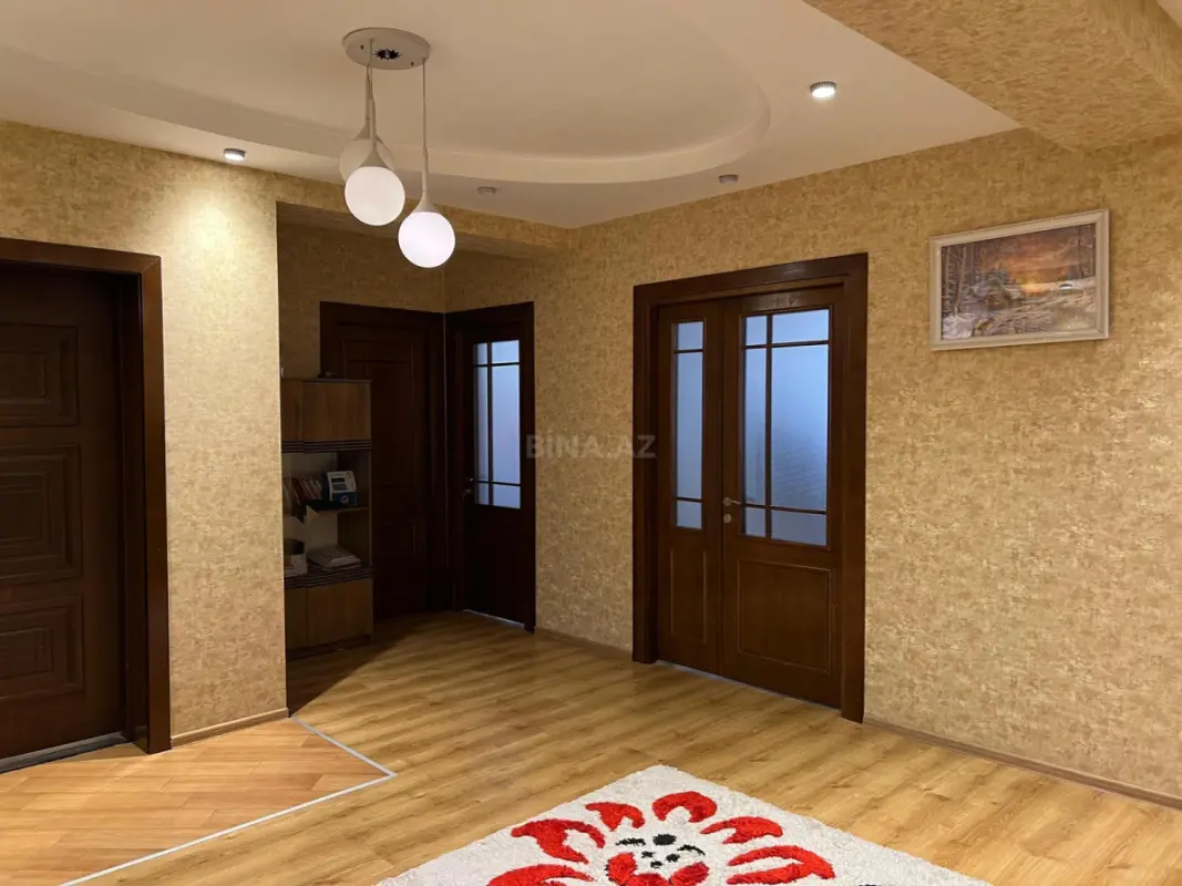 Satılır 3 otaqlı mənzil 126 m²