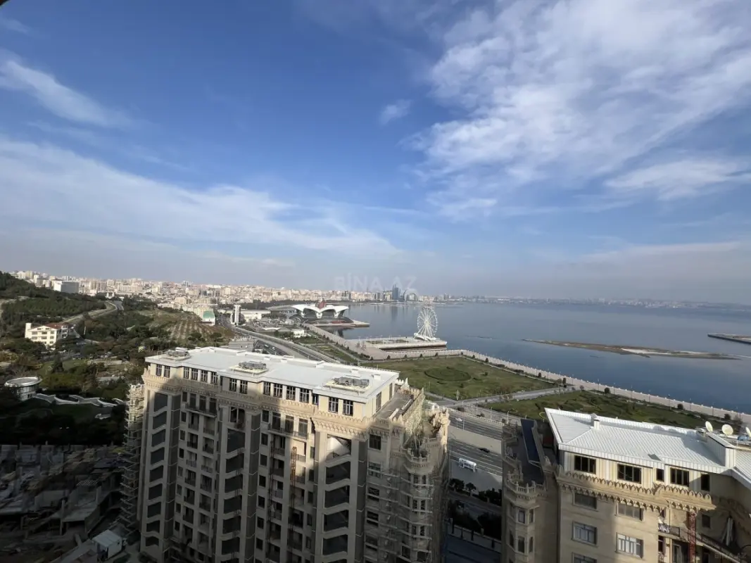 Satılır 5 otaqlı mənzil 303 m²