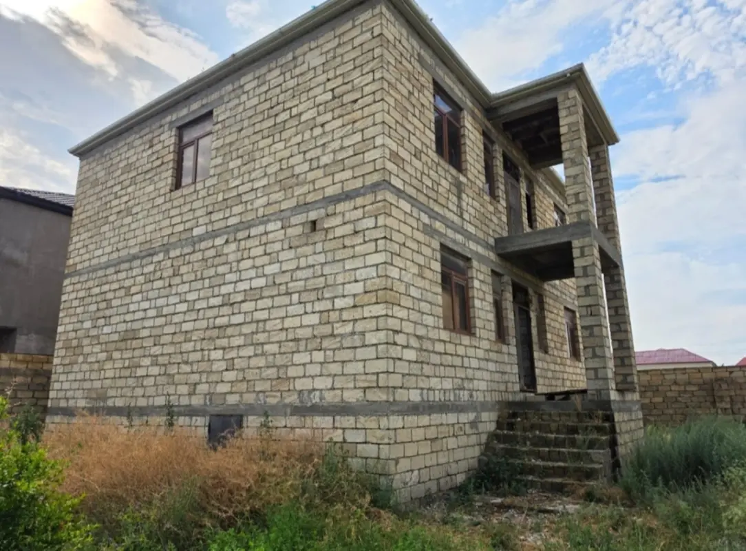 Satılır 5 otaqlı həyət evi 210 m²