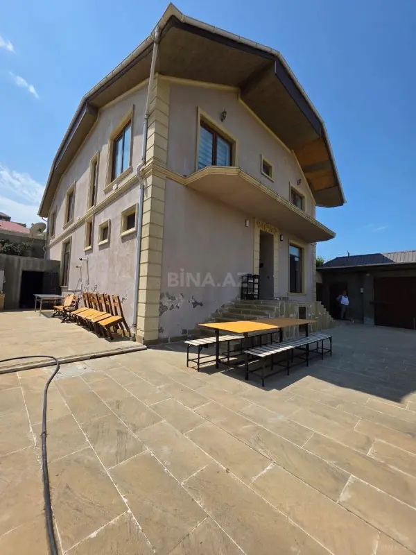 Satılır 8 otaqlı həyət evi 360 m²