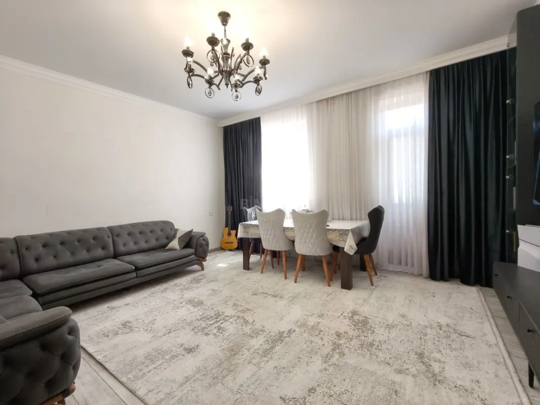 Satılır 4 otaqlı mənzil 132 m²