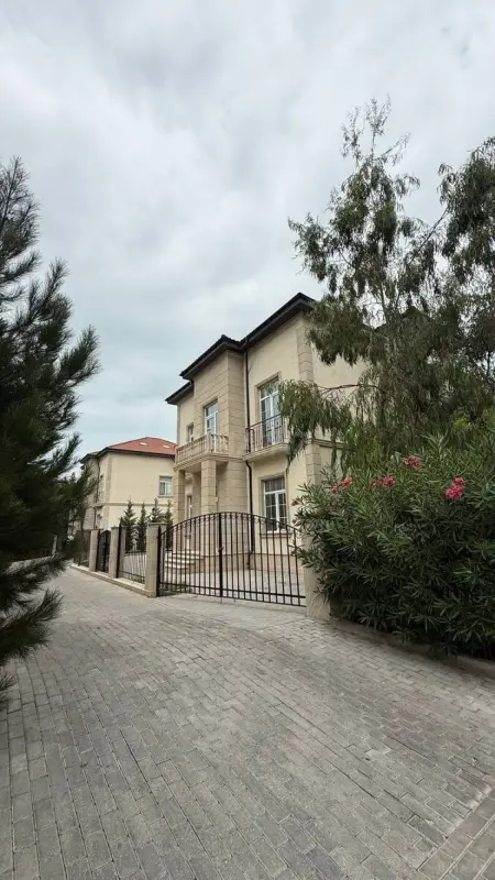 Satılır 7 otaqlı həyət evi 330 m²