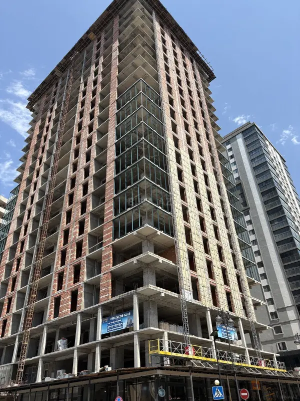 Satılır 4 otaqlı mənzil 203 m²