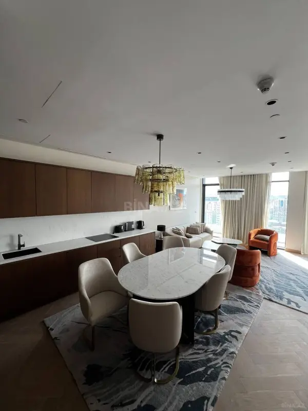 Kirayə verilir 3 otaqlı mənzil 156 m²