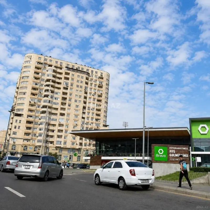 Satılır 3 otaqlı mənzil 135 m²