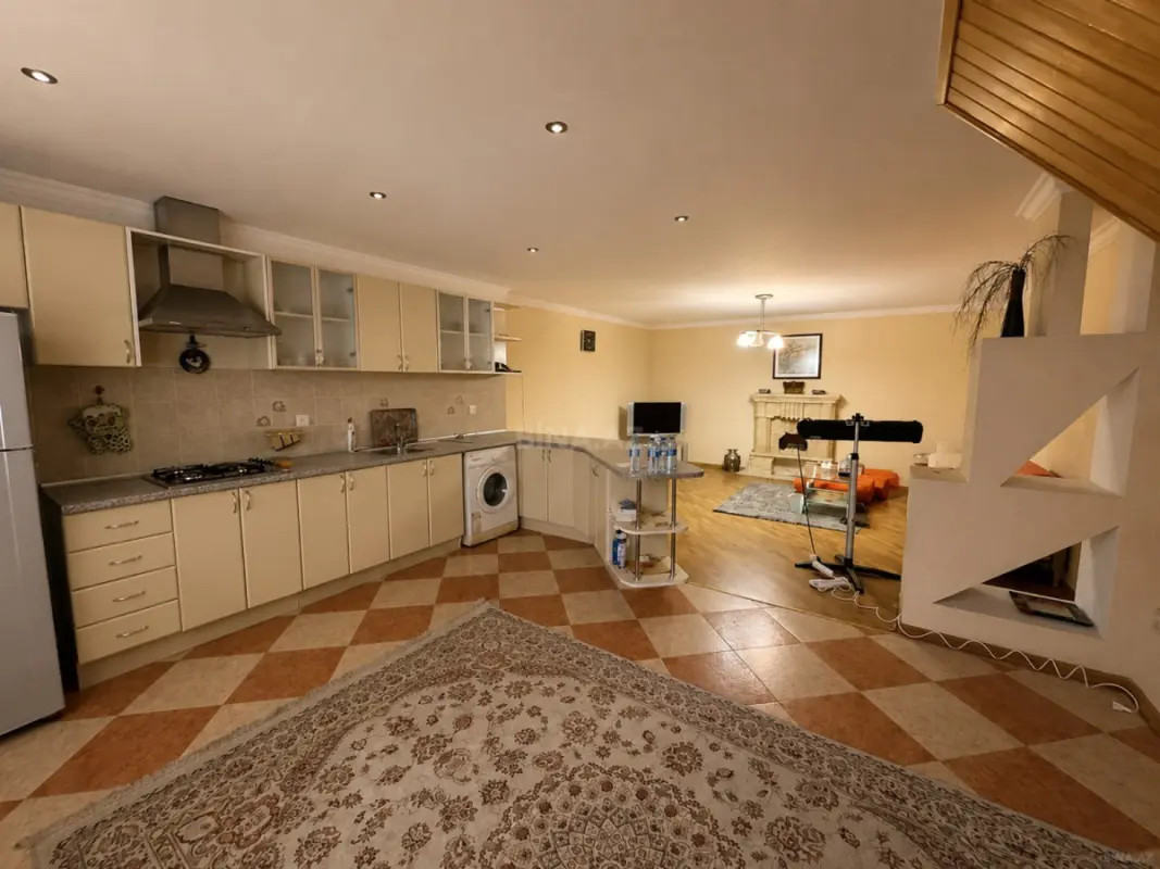 Satılır 2 otaqlı mənzil 92 m²