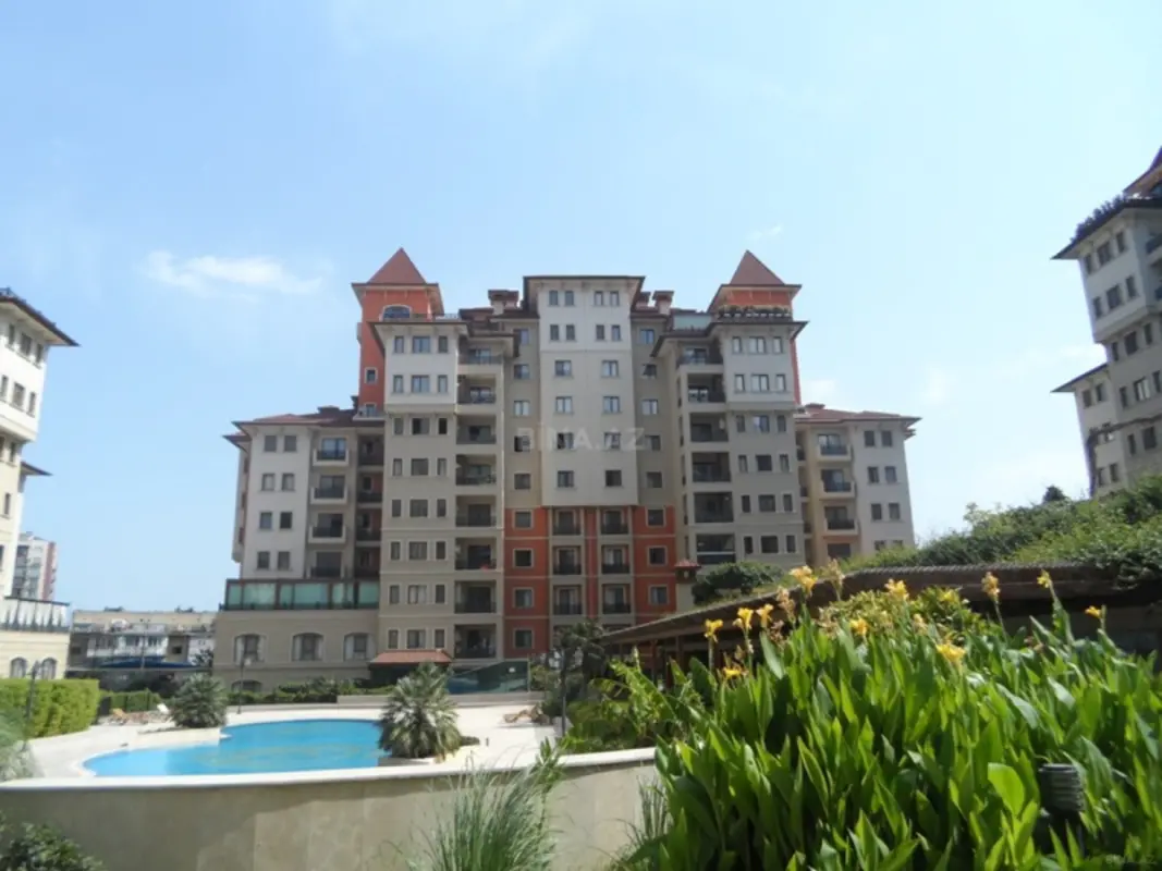 Satılır 3 otaqlı mənzil 181 m²