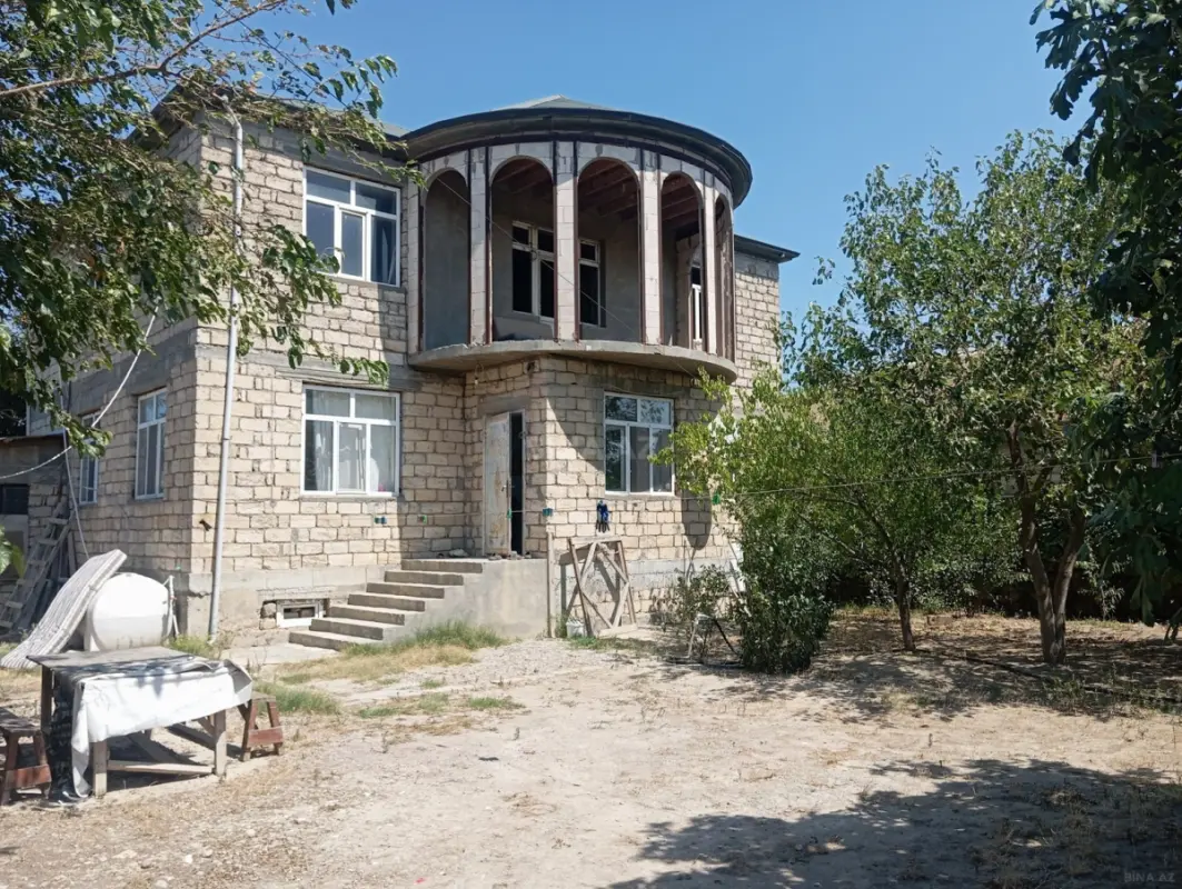 Satılır 6 otaqlı həyət evi 260 m²