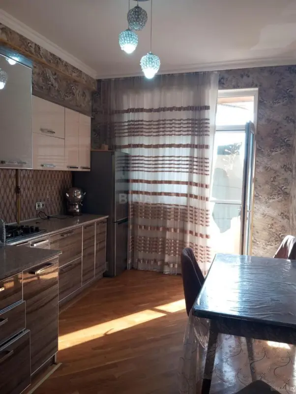 Kirayə verilir 2 otaqlı mənzil 71 m²