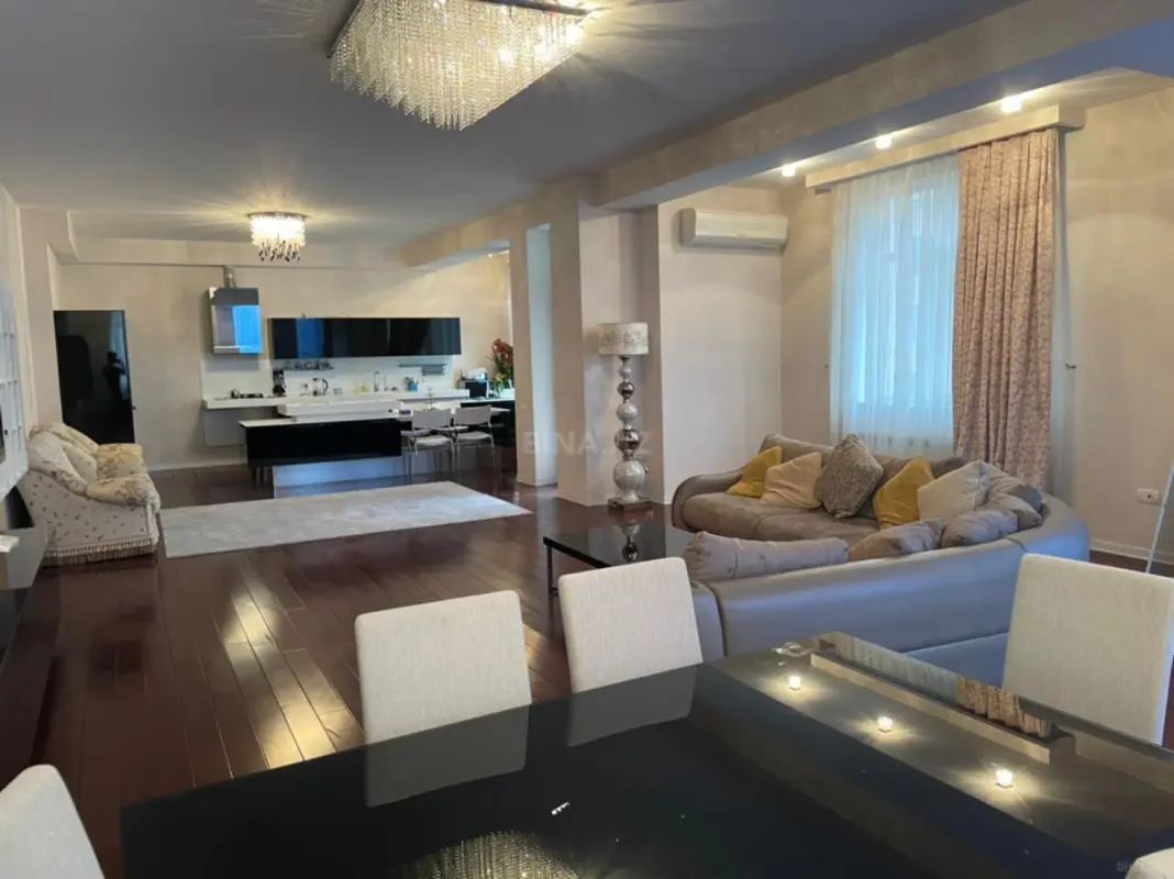 Kirayə verilir 3 otaqlı mənzil 160 m²