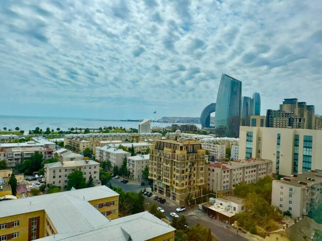 Kirayə verilir 3 otaqlı mənzil 131 m²