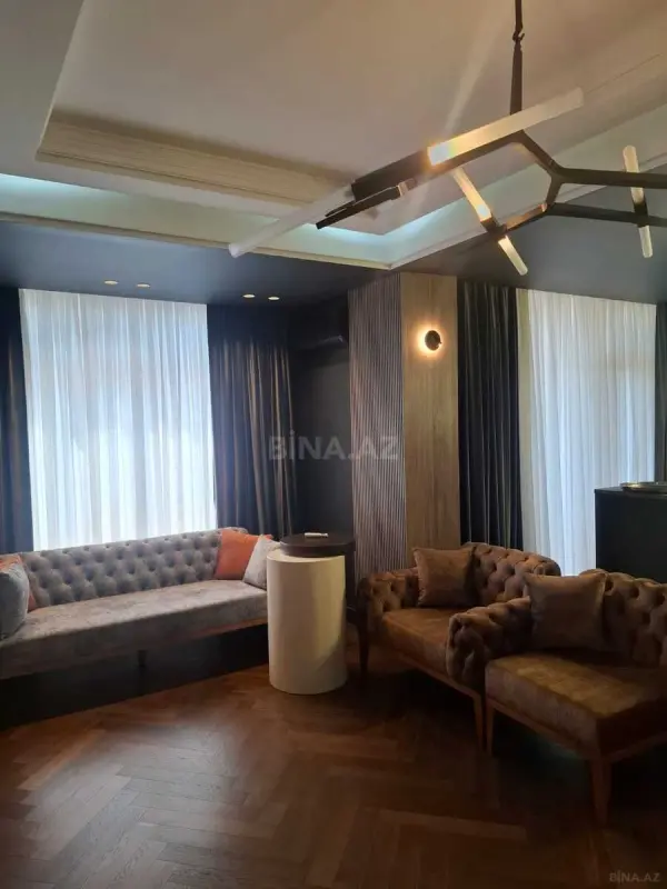Satılır 3 otaqlı mənzil 137 m²
