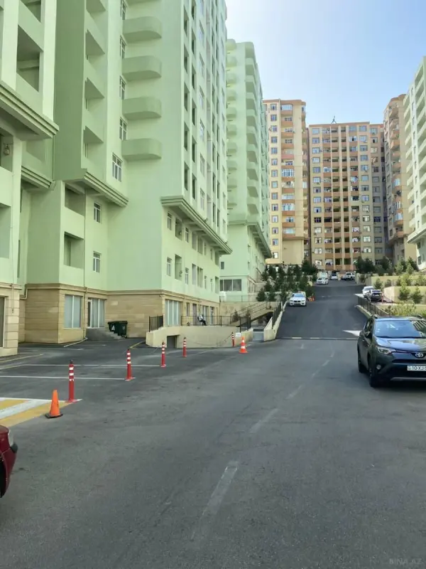 Kirayə verilir 4 otaqlı mənzil 150 m²