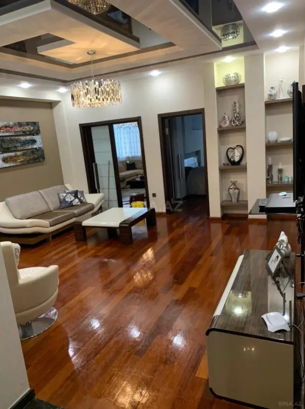 Satılır 4 otaqlı mənzil 225 m²