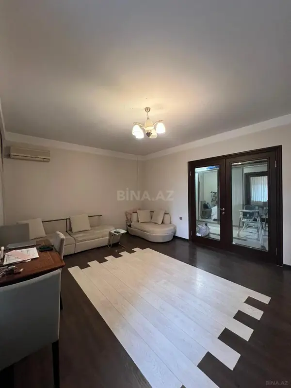 Satılır 2 otaqlı mənzil 110 m²