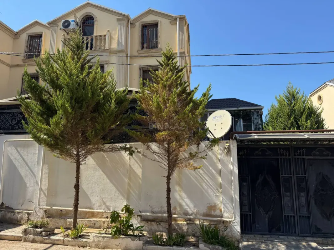 Satılır 6 otaqlı həyət evi 230 m²