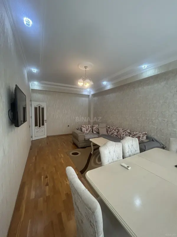 Kirayə verilir 2 otaqlı mənzil 75 m²