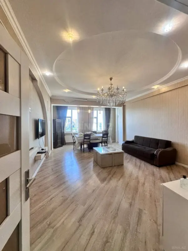 Satılır 3 otaqlı mənzil 132 m²