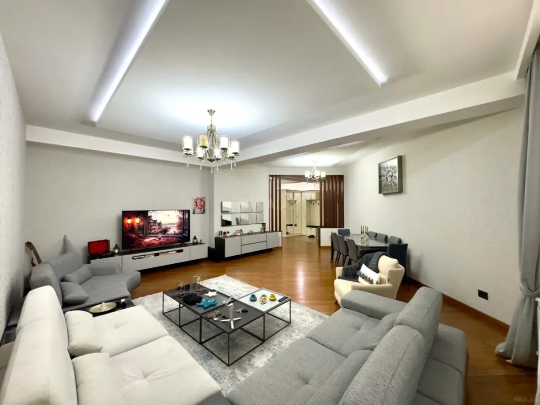 Satılır 3 otaqlı mənzil 165 m²