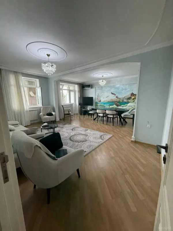 Satılır 4 otaqlı mənzil 110 m²