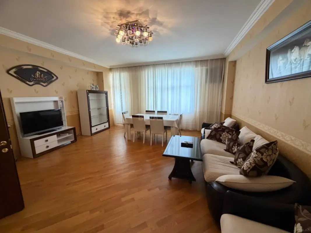 Kirayə verilir 3 otaqlı mənzil 135 m²