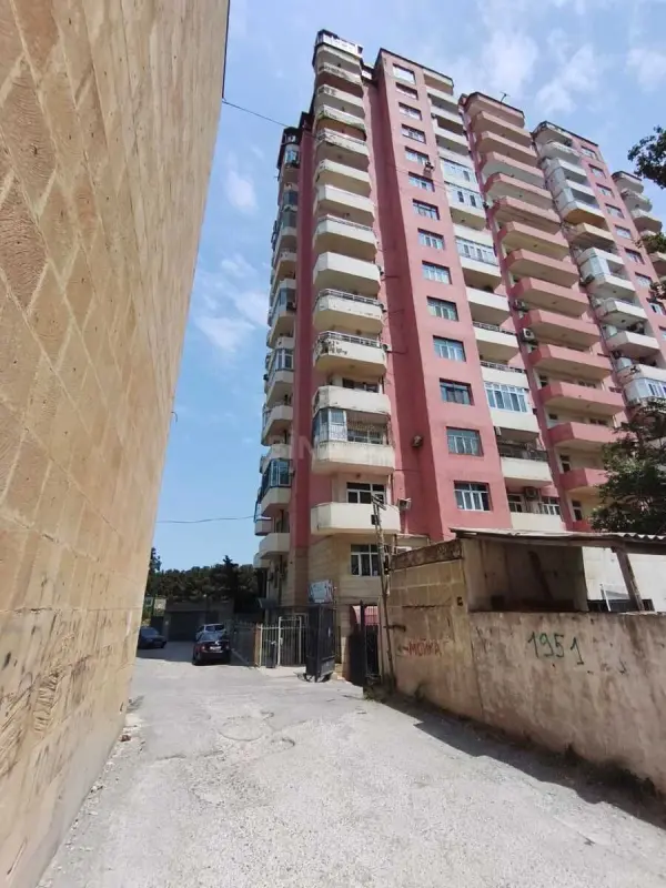 Satılır 3 otaqlı mənzil 129 m²