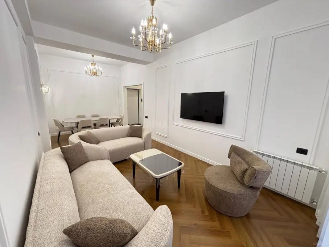 Kirayə verilir 2 otaqlı mənzil 93 m²