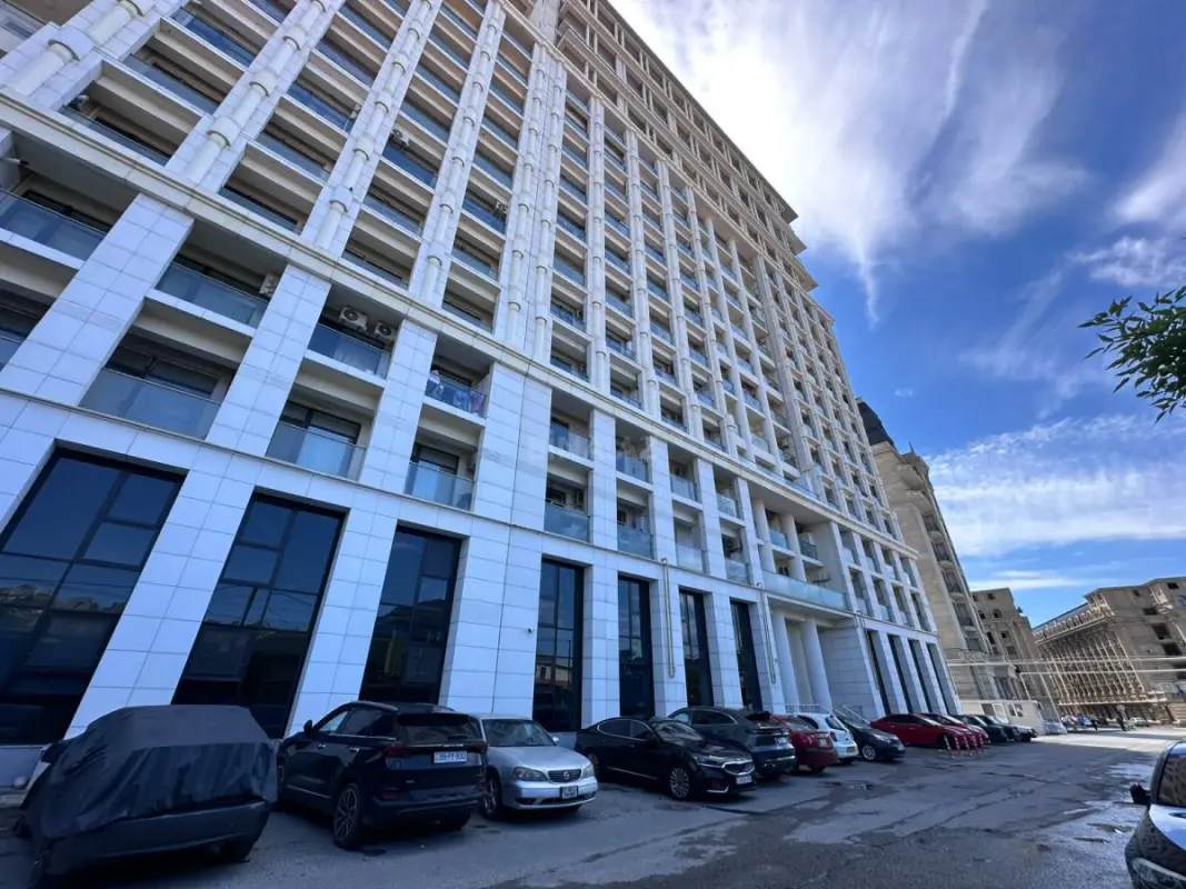 Satılır 3 otaqlı mənzil 153 m²