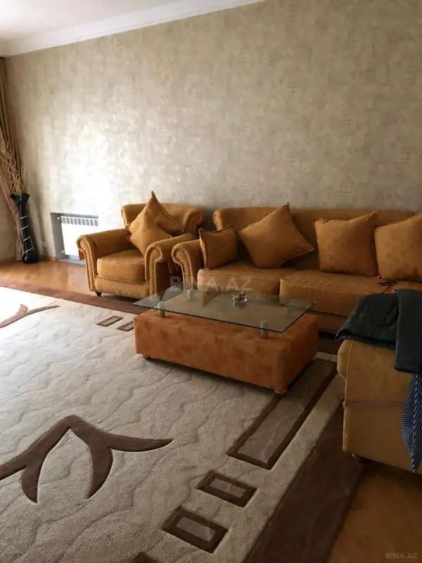 Kirayə verilir 3 otaqlı mənzil 136 m²