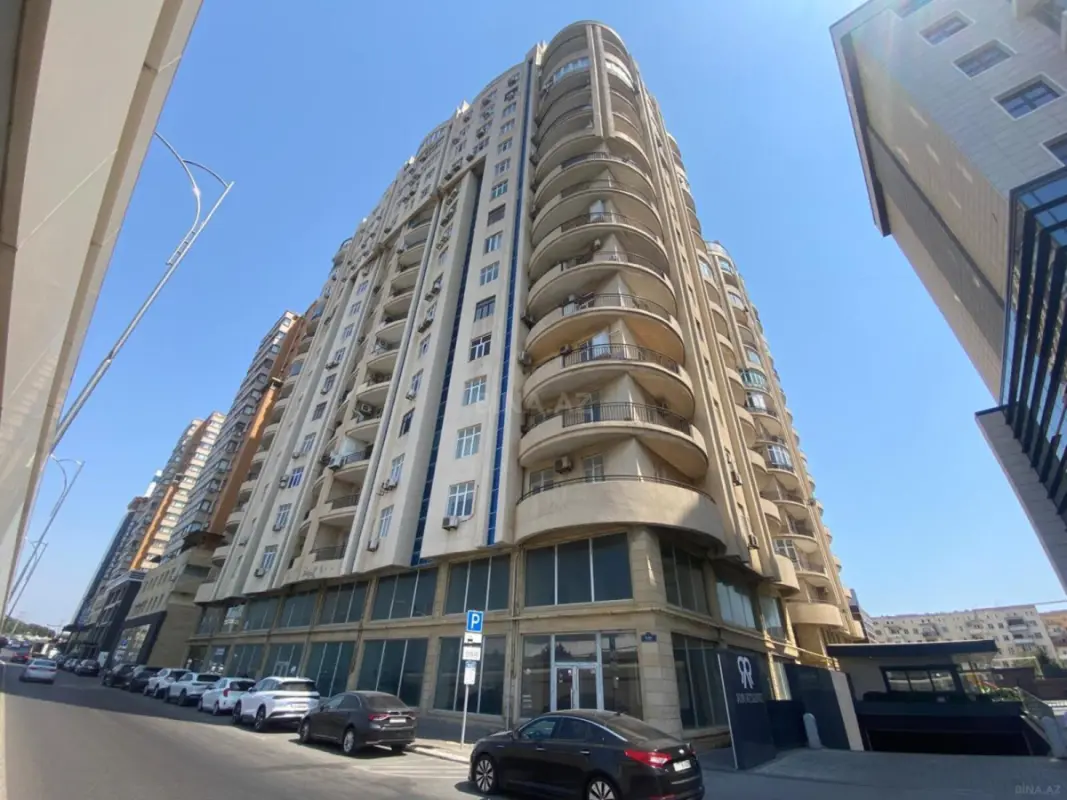 Satılır 4 otaqlı mənzil 186 m²