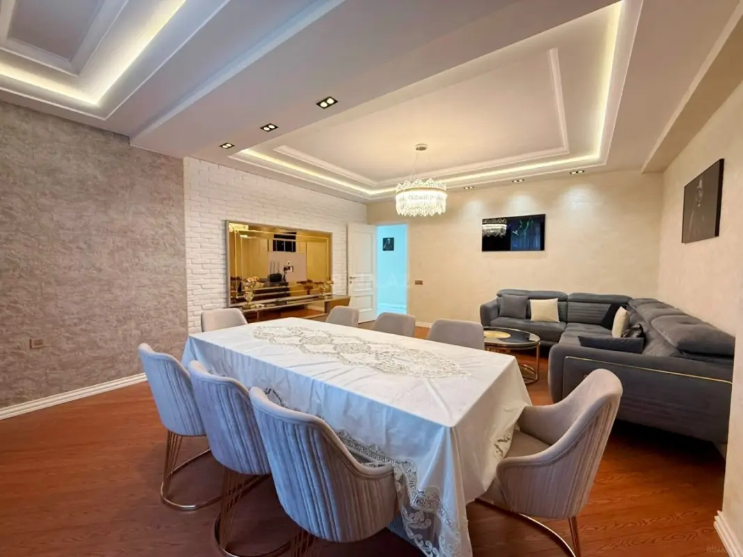 Kirayə verilir 3 otaqlı mənzil 122 m²