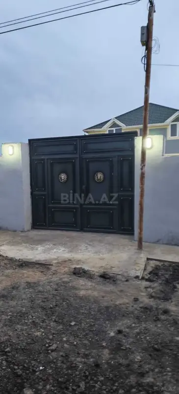 Satılır 5 otaqlı həyət evi 200 m²