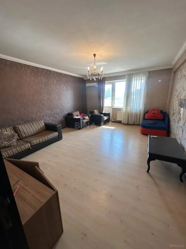 Kirayə verilir 3 otaqlı mənzil 140 m²