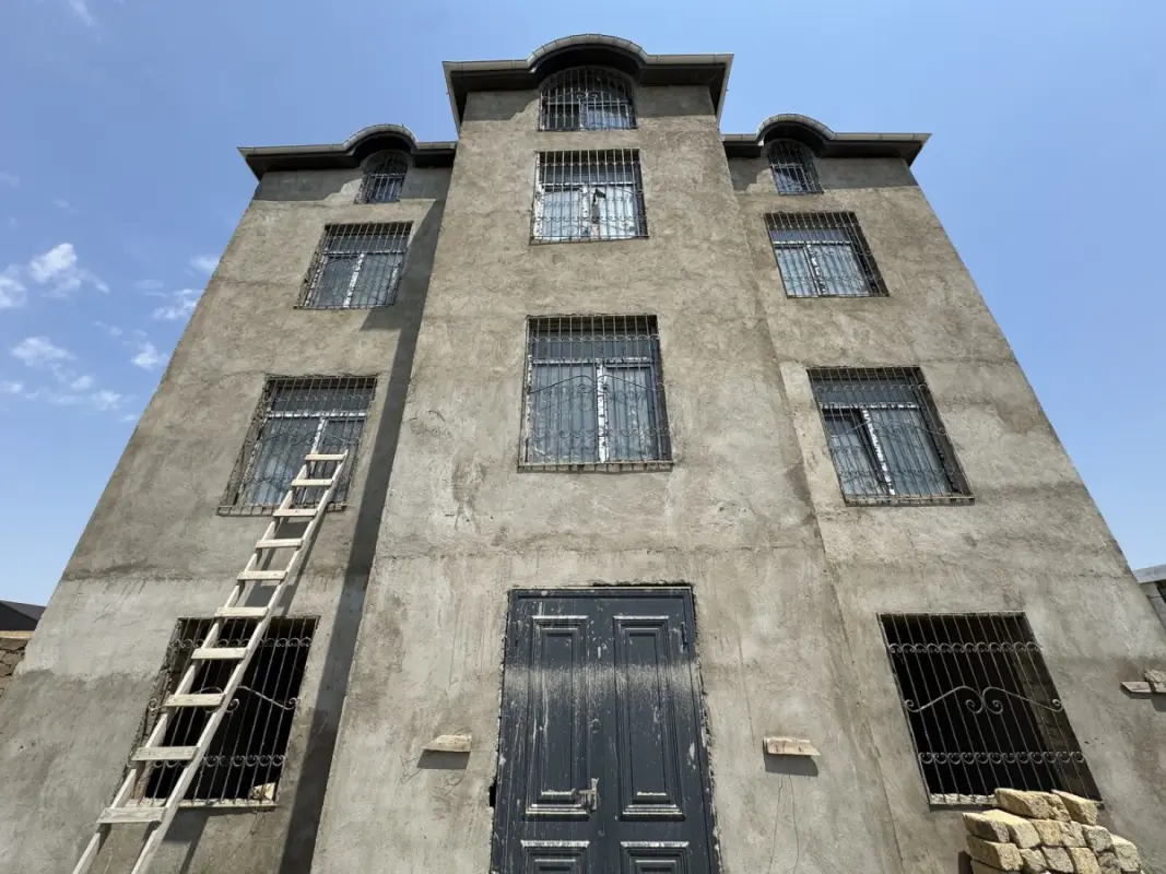 Satılır 12 otaqlı həyət evi 480 m²