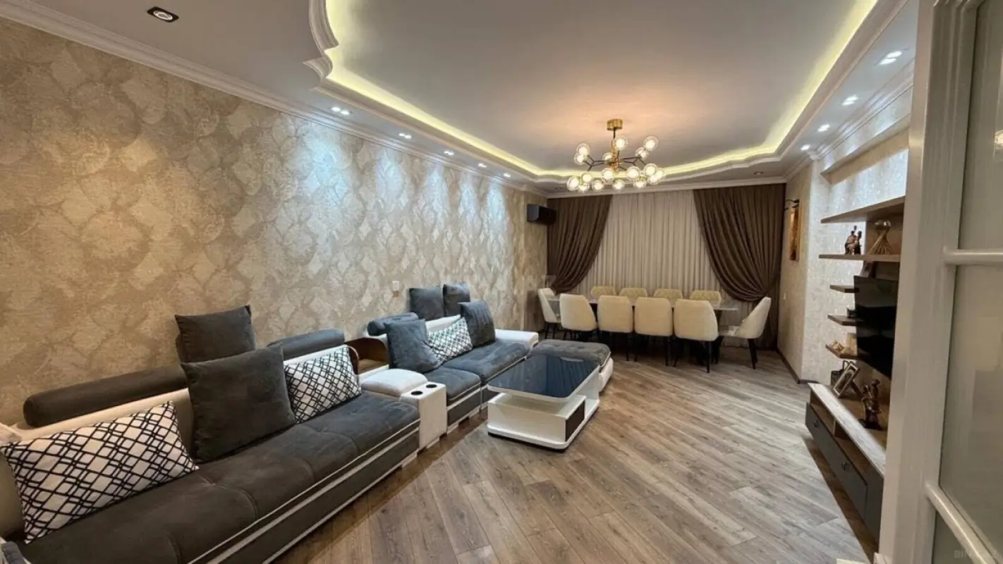 Satılır 3 otaqlı mənzil 128 m²