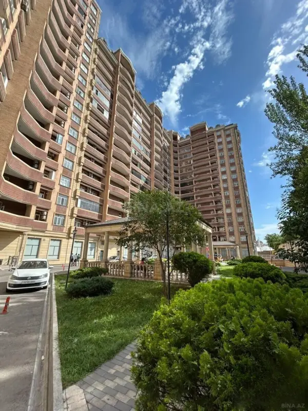 Satılır 3 otaqlı mənzil 130 m²